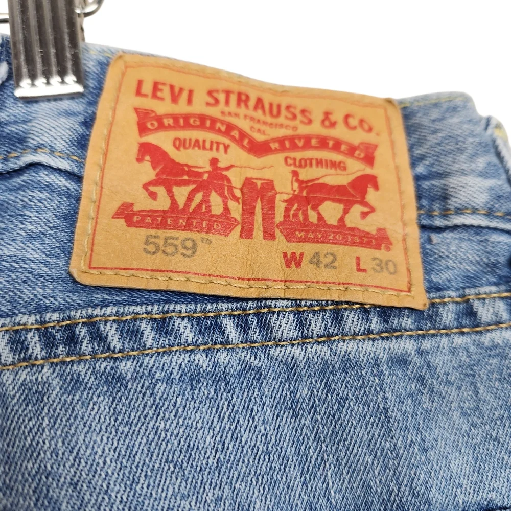 Levi's 559 Relaxed Fit Straight Leg Light Wash Denim Blue Jeans Mens Size 42x31